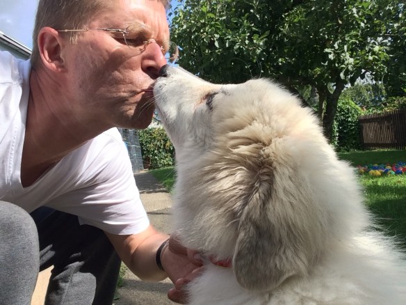 Bella gibt Küßchen! Bella gibt Küßchen!