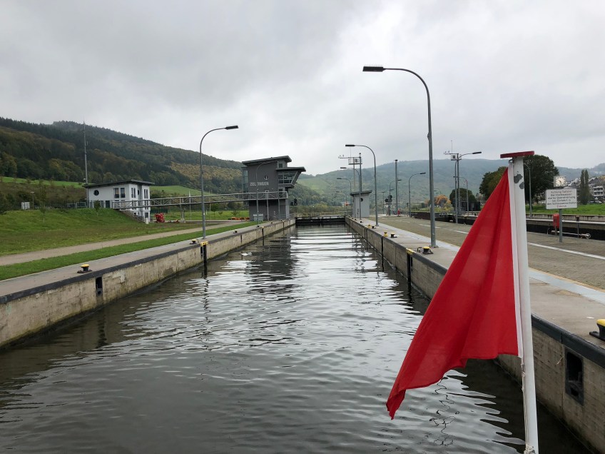 Moselschleuse Zeltingen-Rachtig