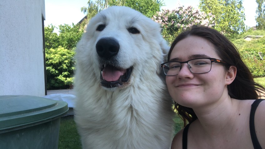 Selfie mit großer Menschenschwester