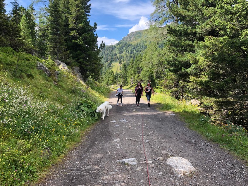 Vier Mädchens auf der 3-Seen-Runde