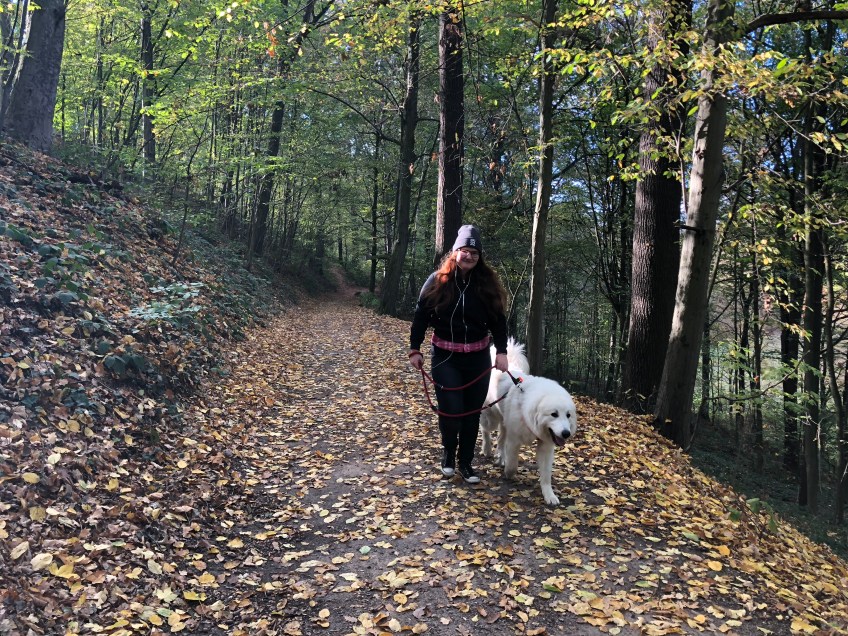 Mit meiner großen Menschenschwester durch den Stadtpark spazieren
