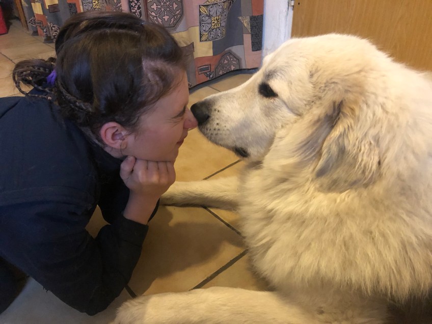 Schmusen mit meiner kleinen Menschenschwester