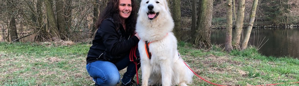 Die Bella mit ihrer großen Menschin am großen Fluß mit dem komischen Namen …