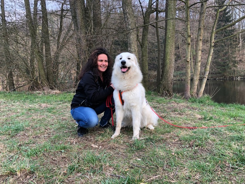 Die Bella mit ihrer großen Menschin am großen Fluß mit dem komischen Namen …