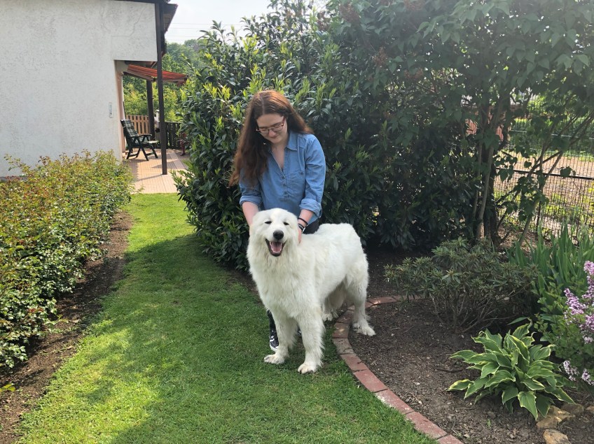 Die Bella mit ihrer großen Menschenschwester