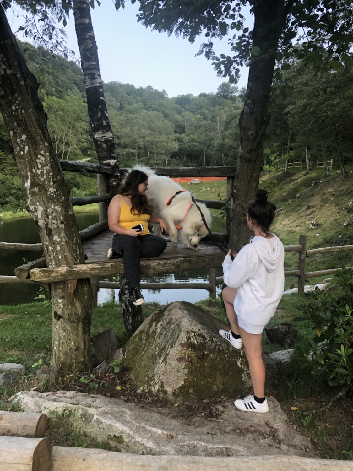 Spielen mit meinen Menschenschwestern