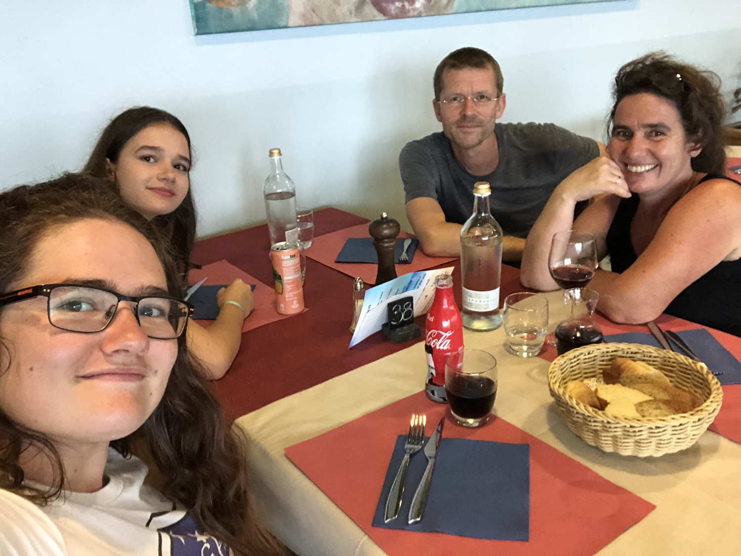 Beim Abendessen im „La Perla del Lago“