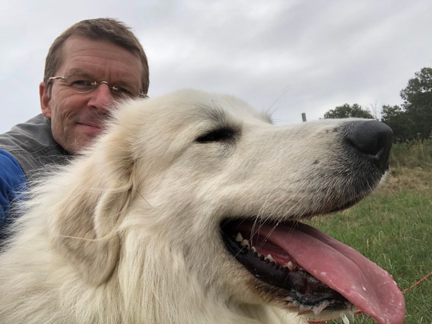 Mein großer Mensch und ich auf der großen Wiese