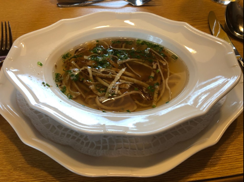 Rindsuppe mit Frittaten