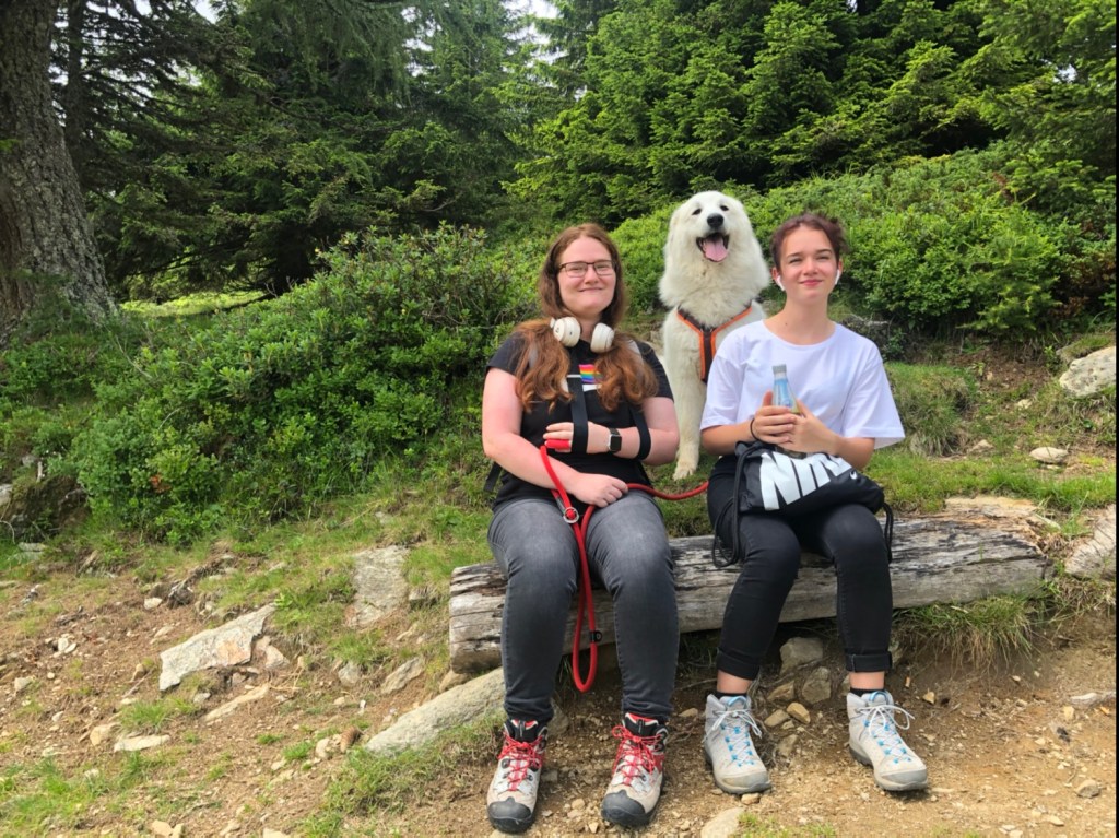 Drei Mädchen auf dem Weg zur Millstätter Hütte