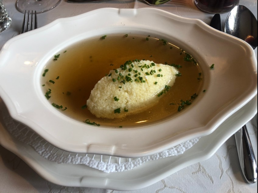 Rindsuppe mit Griesnockerl