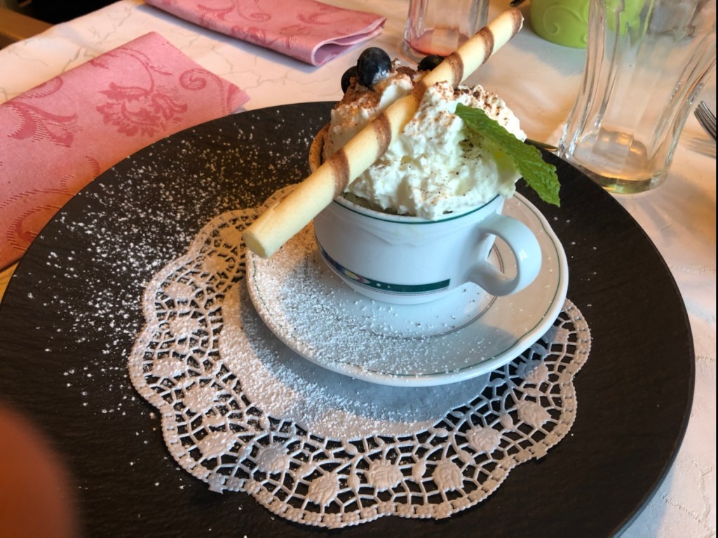 Eiscafé/Eisschokolade mit Obers