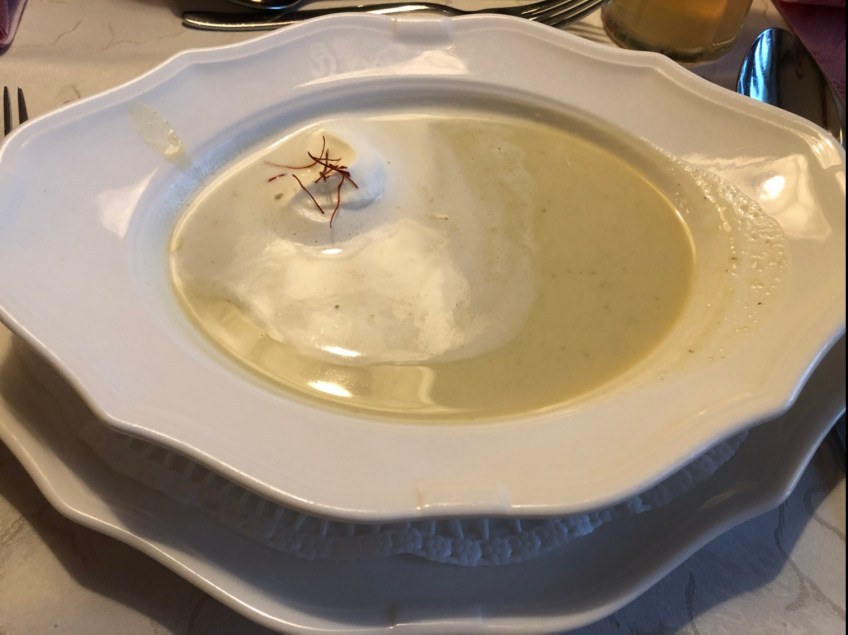 Cremesüppchen von Zucchini mit Obers und Chilli