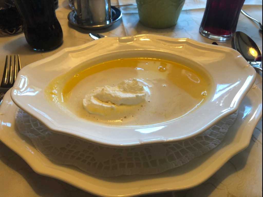 Cremesüppchen von Karotten und Kokos