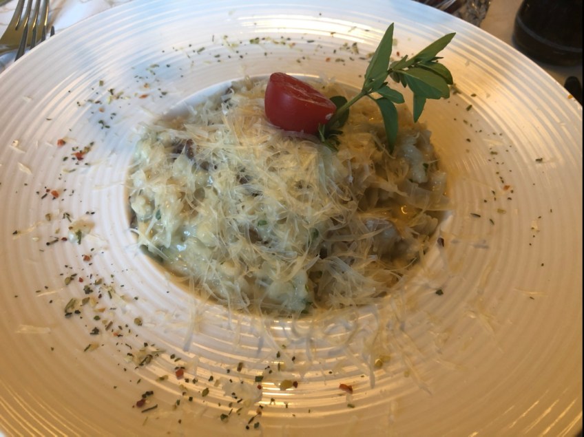 Steinpilz-Risotto mit geriebenem Bergkäse