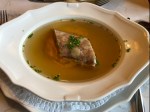 Rindsuppe mit Fleischstrudel